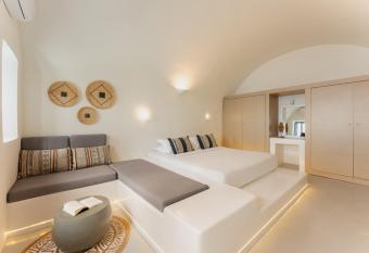 Cilon Suites Santorini allows 18 year olds to book a room