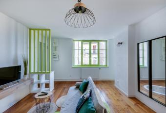 TOPISSIME Tops  jour-Roanne 2 chambres All Inclusive allows 18 year olds to book a room