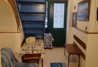 La tana del porto has Smoking rooms