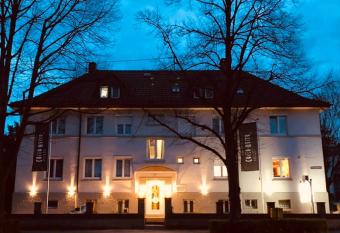 Hotel-Cocco-Bello in der Villa Foret allows 18 year olds to book a room