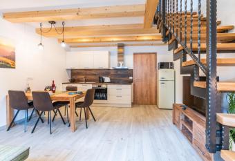 Apartmaji MM has Balcony rooms