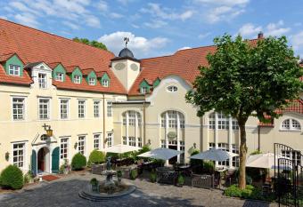 Parkhotel Engelsburg - 4 Sterne Superior allows 18 year olds to book a room