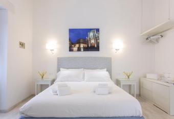 Affittacamere Ortygia Inn Rooms con Terrazza sul Mare e Jacuzzi allows 18 year olds to book a room