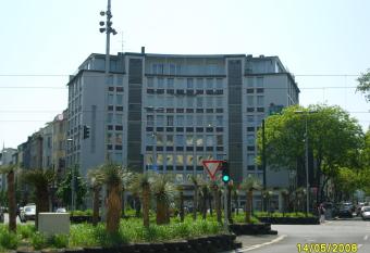 Domo Hotel Mondial allows 18 year olds to book a room