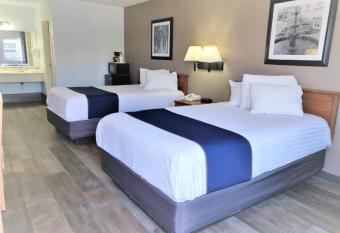 Cedar Cove has Balcony rooms