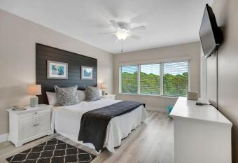 Tops'L Summit I has Balcony rooms