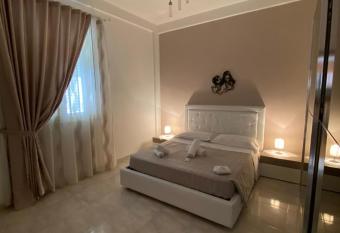 Casa Dimartino a 10 minuti da Marzamemi allows 18 year olds to book a room