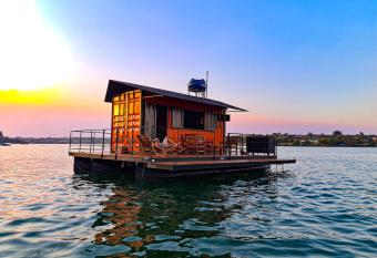 House Boat  has Balcony rooms