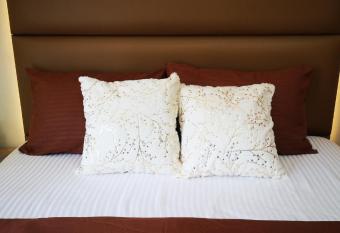 CoffeeSummer Spaces Studio 211 Near Mactan Airport allows 18 year olds to book a room