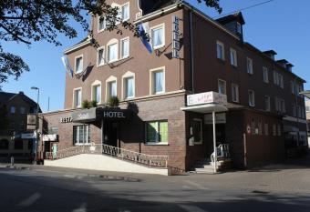 Bartels Stadt-Hotel allows 18 year olds to book a room