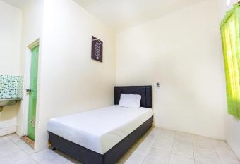 OYO Life 2420 Kost Luqman 1 allows 18 year olds to book a room