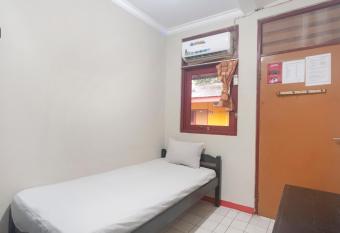 OYO Life 3034 Taman Melati allows 18 year olds to book a room