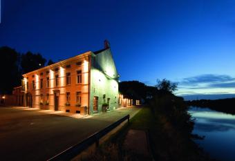 Auberge l Entrec  te allows 18 year olds to book a room