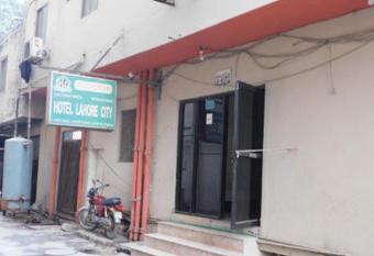 Lahore City Hotel has Balcony rooms