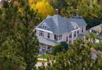 1899 Inn has Balcony rooms