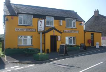 Seven Stars Inn has Balcony rooms