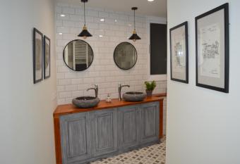 Casa Del Carmen II - Parking incluido allows 18 year olds to book a room