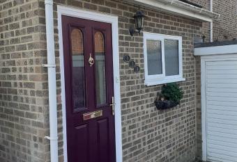 Home from home with full virgin channels, Wifi & free parking has Balcony rooms