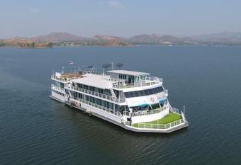 Warintira Houseboat Kanchanaburi has Balcony rooms