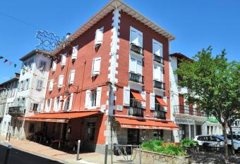 Hotel Les Tilleuls allows 18 year olds to book a room