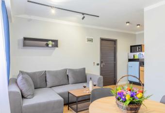 Emil Balaban Luxury Apart-Hotel allows 18 year olds to book a room