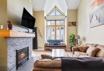 2BR Slopeside in Chateau Ridge Blue Mountains has Balcony rooms