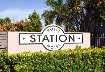 Station Hotel Motel Kurri has Balcony rooms