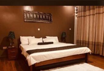 ROOMS TO Stay AT BLB Near NYANDUNGU PARK has rooms with a private hot tub