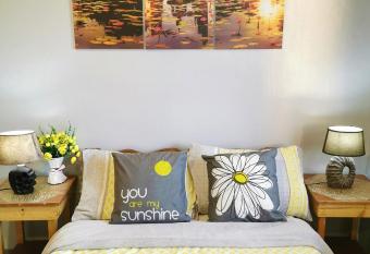 Lovely Studio 1 Bedroom Apartment, Olongapo City Centre has Balcony rooms