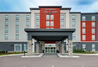 Hampton Inn & Suites by Hilton Belleville has Balcony rooms
