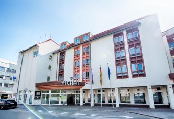 ACHAT Hotel Neustadt an der Weinstra  e allows 18 year olds to book a room