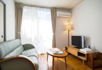 Enoshima Apartment Hotel allows 18 year olds to book a room