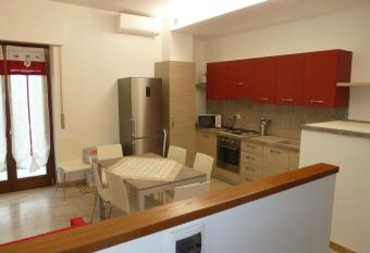 CASA CUORE L.altra....(Love Pets) allows 18 year olds to book a room