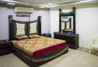 Grace Inn Hotel allows 18 year olds to book a room