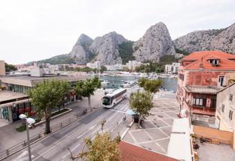 Omis - Michy Apartments has Balcony rooms