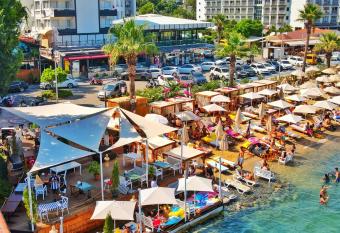 HEAVEN BEACH OTEL has Balcony rooms