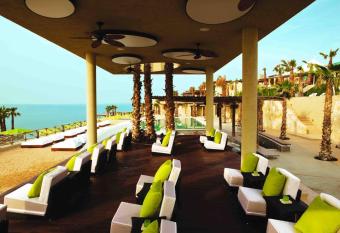 O Beach Hotel & Resort allows 18 year olds to book a room