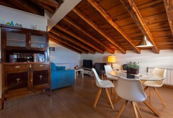 Apartamentos Top Medieval has Balcony rooms