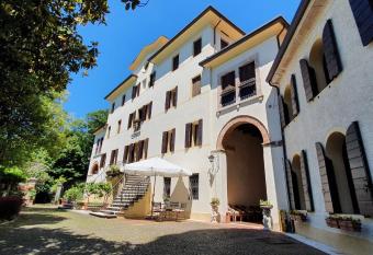 Villa Flangini has Balcony rooms