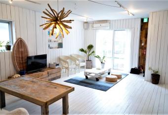 Mylo Minpaku has rooms with a private hot tub