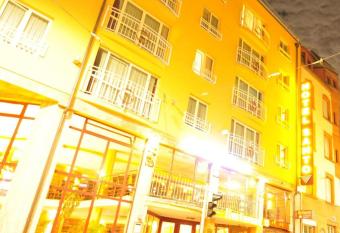 Hotel Santo allows 18 year olds to book a room