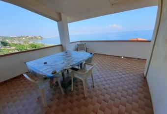 la finestra sul mare piano 2 has Balcony rooms