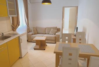 Apartments Sneki has Balcony rooms