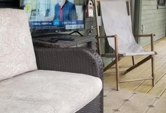 Widow Avery House has rooms with a private hot tub