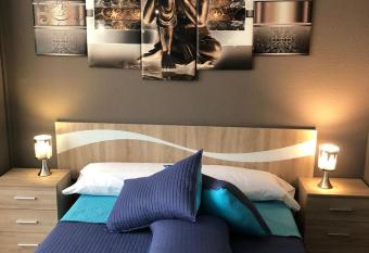 Hostal Do  a Mar  a has Balcony rooms