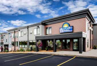 Days Inn & Suites by Wyndham Duluth by the Mall allows 18 year olds to book a room