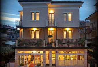 Hotel Villa Irma allows 18 year olds to book a room