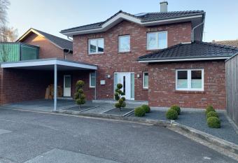Stadtvilla Lingen has Balcony rooms