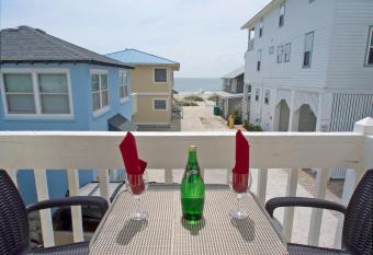 Tybeeland Steps to the Beach with Oceanviews, Beachside of Butler Ave has Balcony rooms