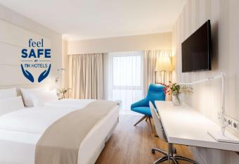 NH Hamburg Mitte allows 18 year olds to book a room